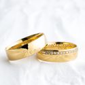 Aliança de Casamento em Ouro 6mm Abaulada Pedras Elizabeth - Par