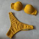 Calcinha Asa Delta Textura empina bumbum mostarda Trituê 