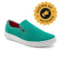 Sapato Slip-On couro verde água, solado borracha branca e palmilha anatômica.