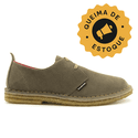 Outlet Sapato Safari caqui em couro camurça e solado crepe em borracha látex.
