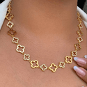 Chocker de trevo liso e cravejado 