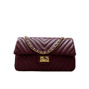 Bolsa Kiara Média Chevron Couro Cabernet com Ferragens Douradas