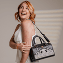Bolsa Baú em Couro Preto com Bordado Prata Rita