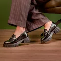 Mocassim Franshoes Feminino Tratorado Preto com Metal Prata