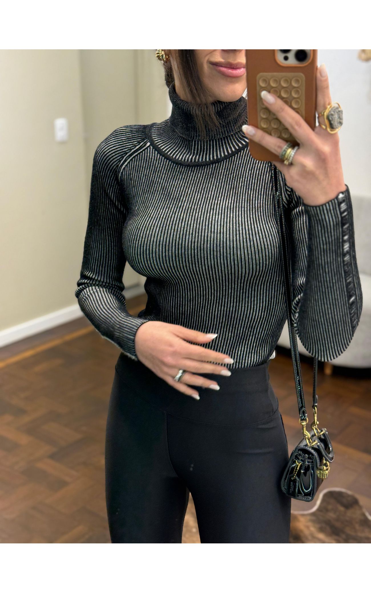 Blusa Tricot Estonada Gola Alta - Preta