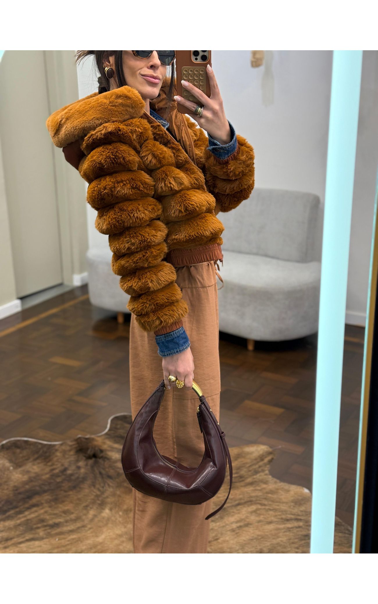 Jaqueta Faux Fur Gomos - Com Capuz e Ribana - Caramelo 