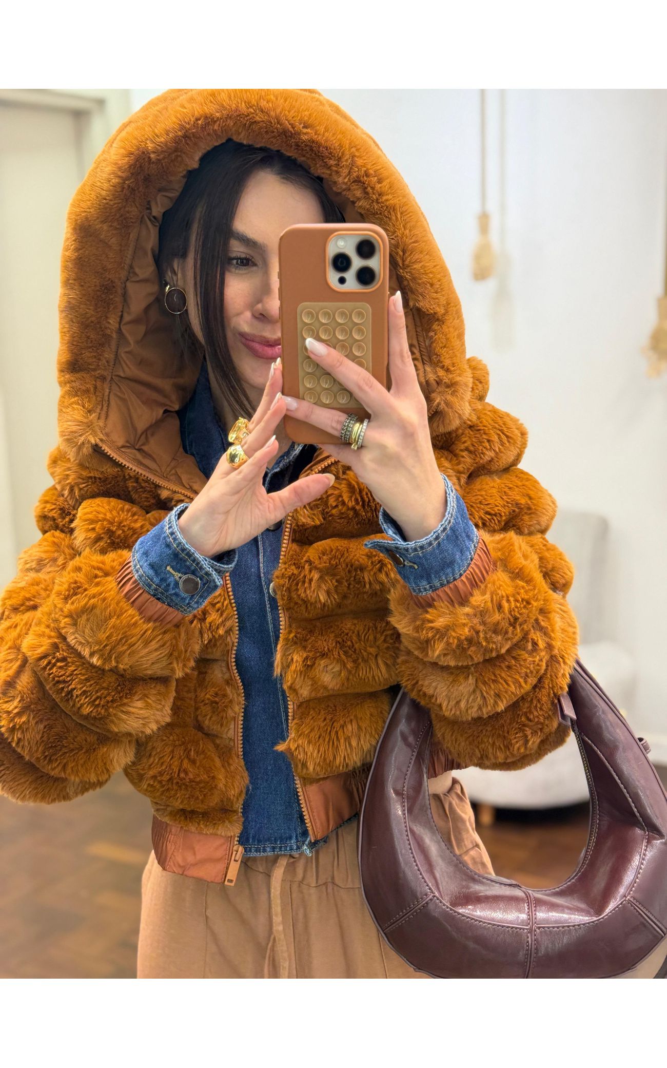 Jaqueta Faux Fur Gomos - Com Capuz e Ribana - Caramelo 