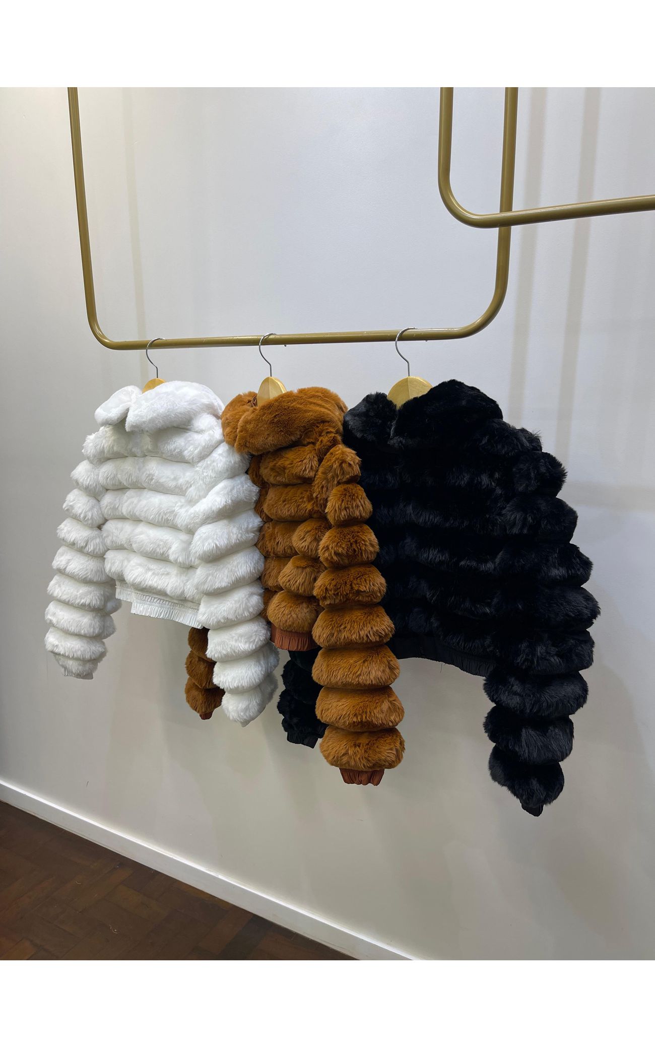 Jaqueta Faux Fur Gomos - Com Capuz e Ribana - Caramelo 
