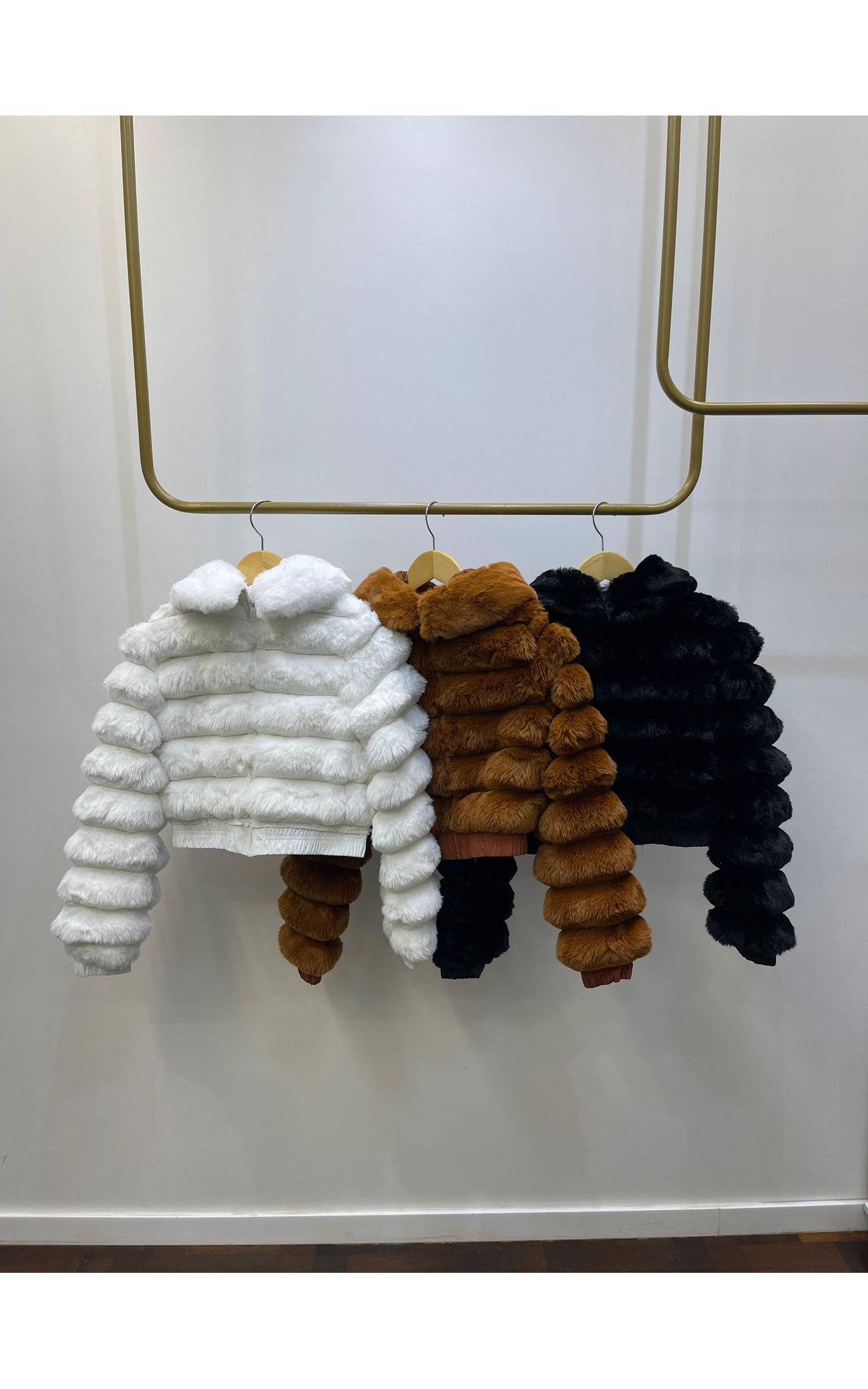Jaqueta Faux Fur Gomos - Com Capuz e Ribana - Caramelo 