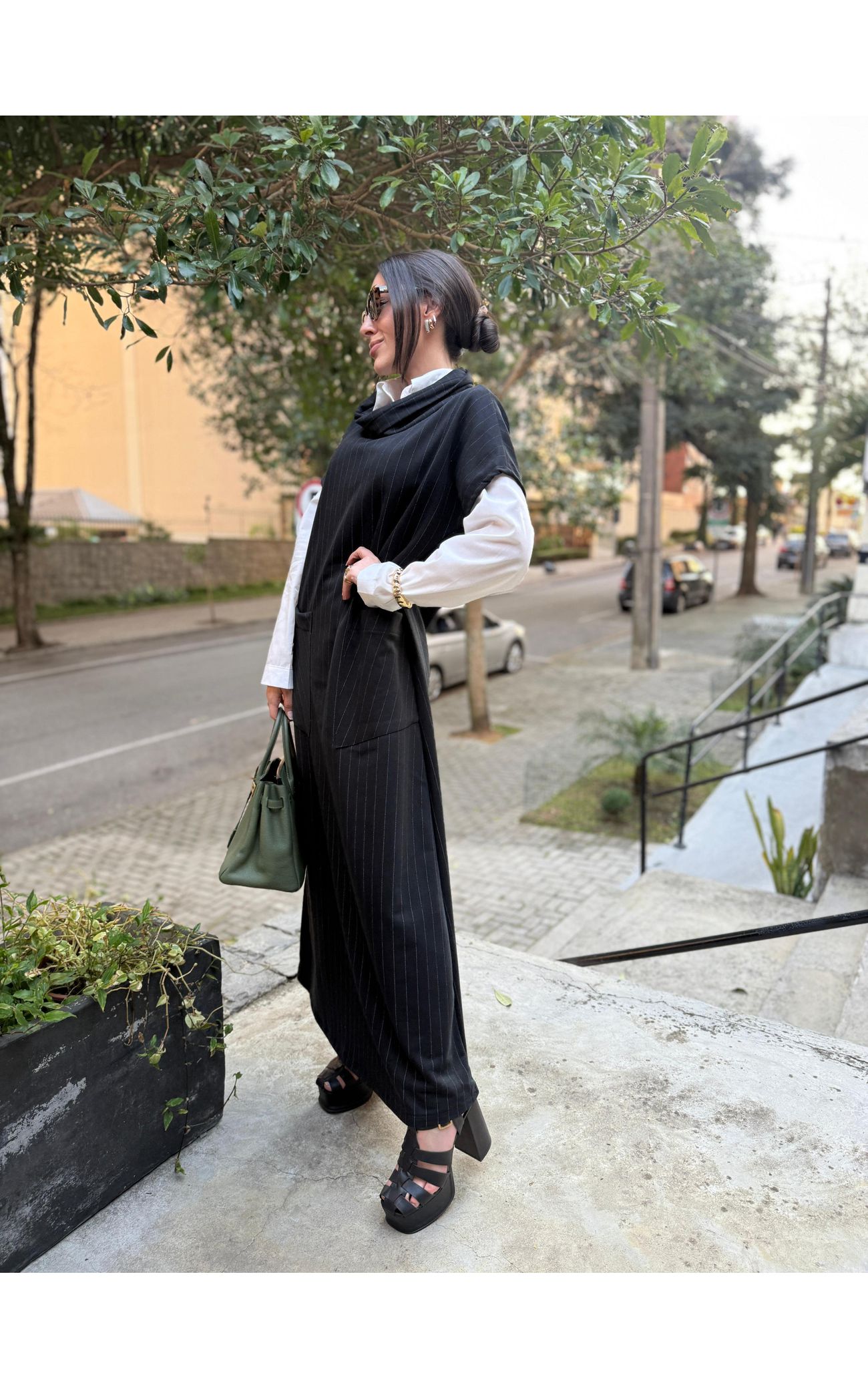 Vestido Moletom Risca de Giz - Gola Boba - Preto