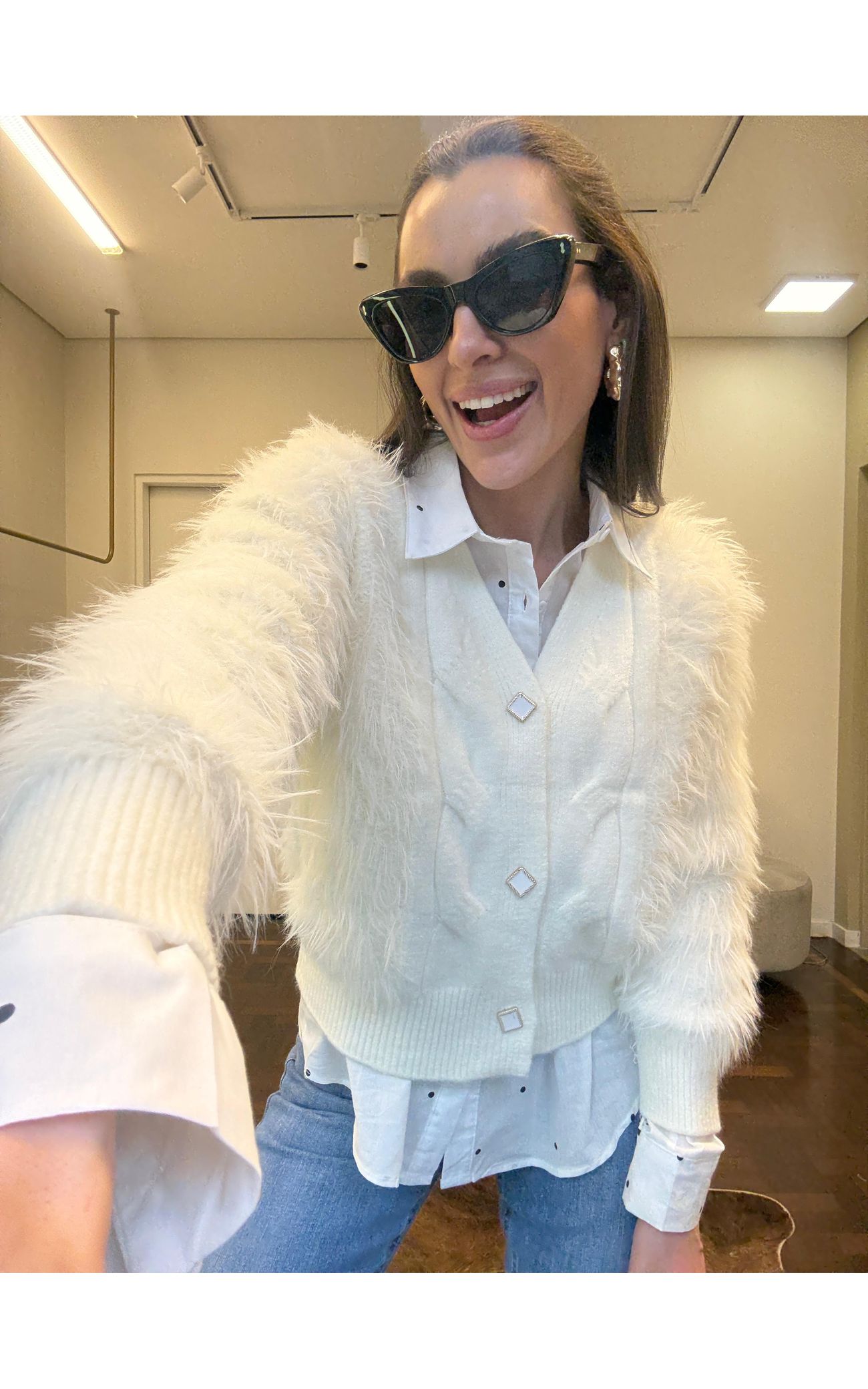 Cardigã Tranças Fio Angorá - Decote V - Off White 