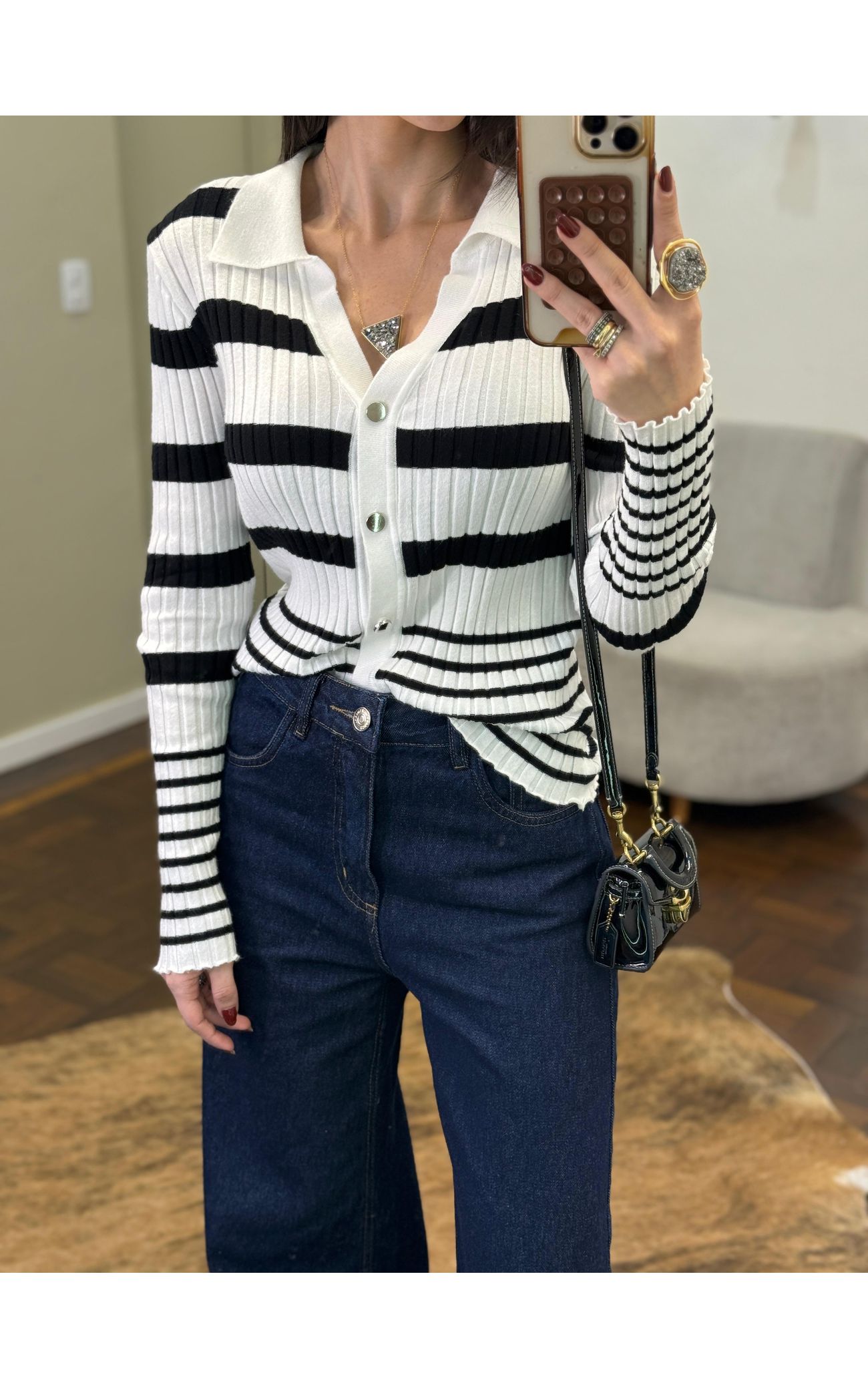 Blusa Tricot Polo Listrada Botões Chapeados - Branca 