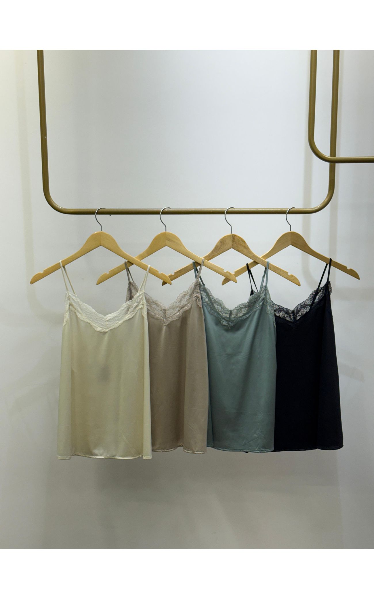 Regata Acetinada Elastano com Renda - Verde
