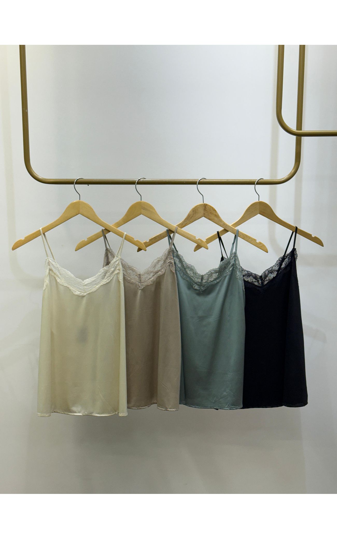 Regata Acetinada Elastano com Renda - Verde