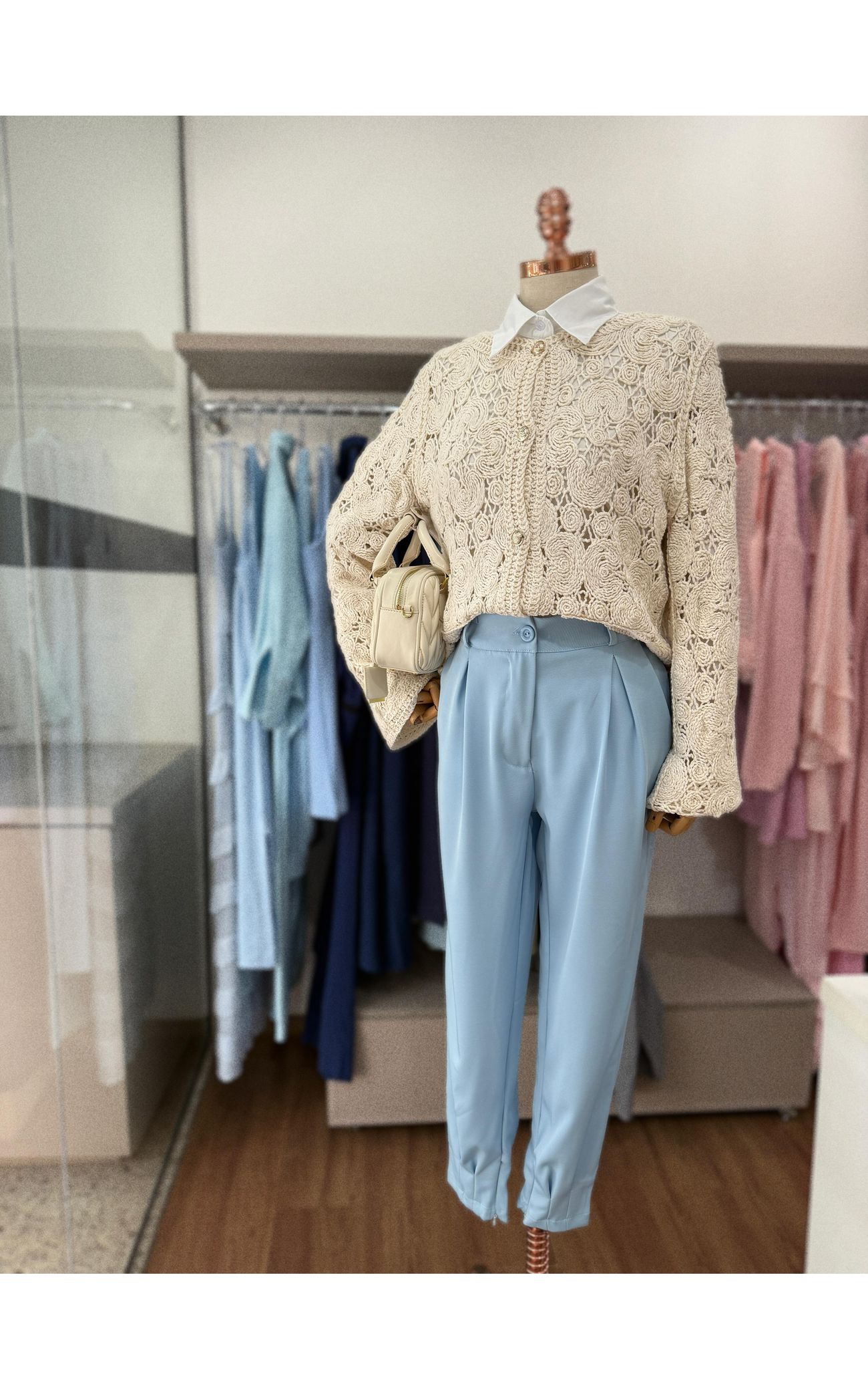 Calça Alfaiataria Cenoura Zíper - Azul Bebê 