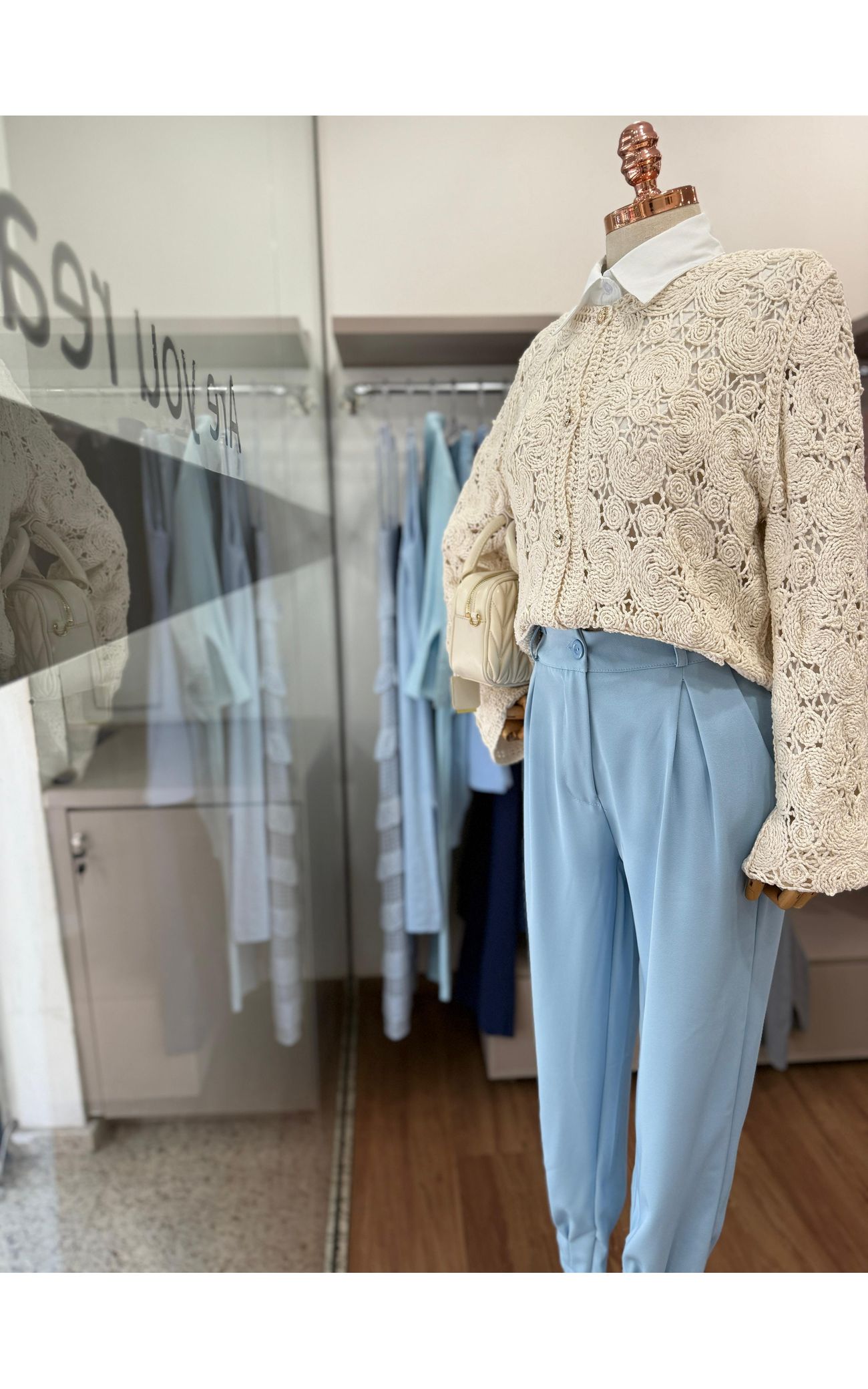 Calça Alfaiataria Cenoura Zíper - Azul Bebê 
