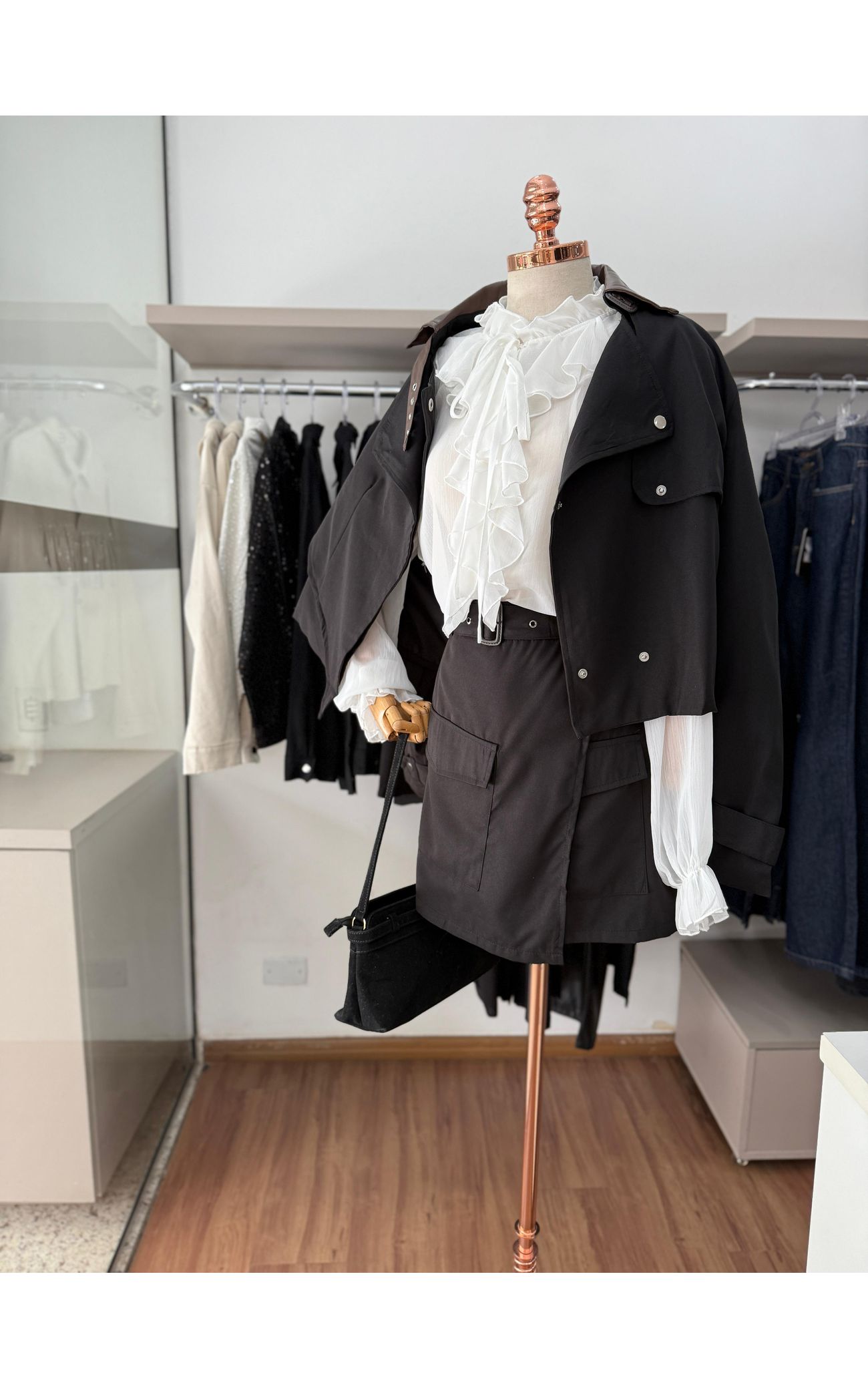 Conjunto Trench Coat - Detalhes Couro - Preto 