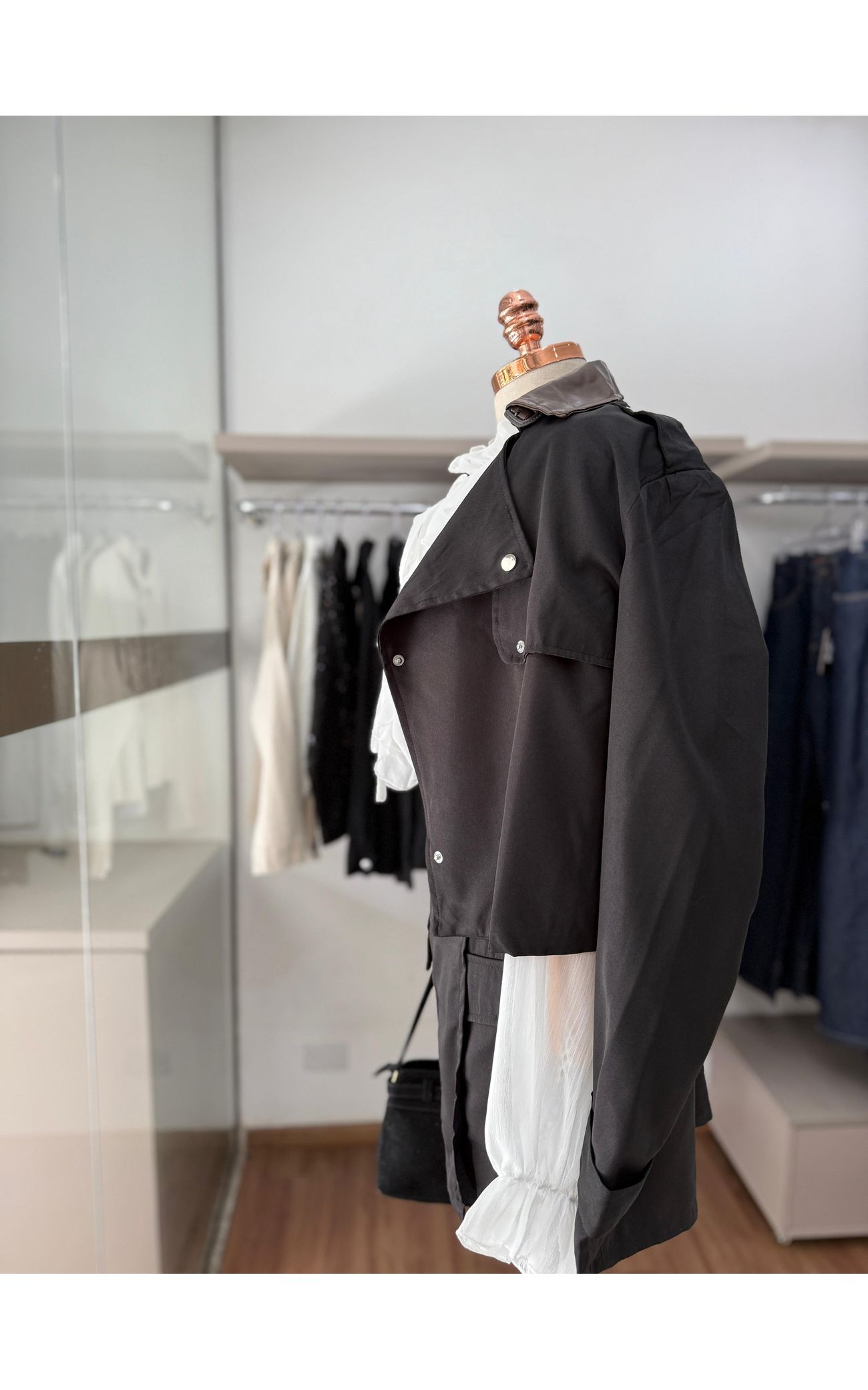Conjunto Trench Coat - Detalhes Couro - Preto 
