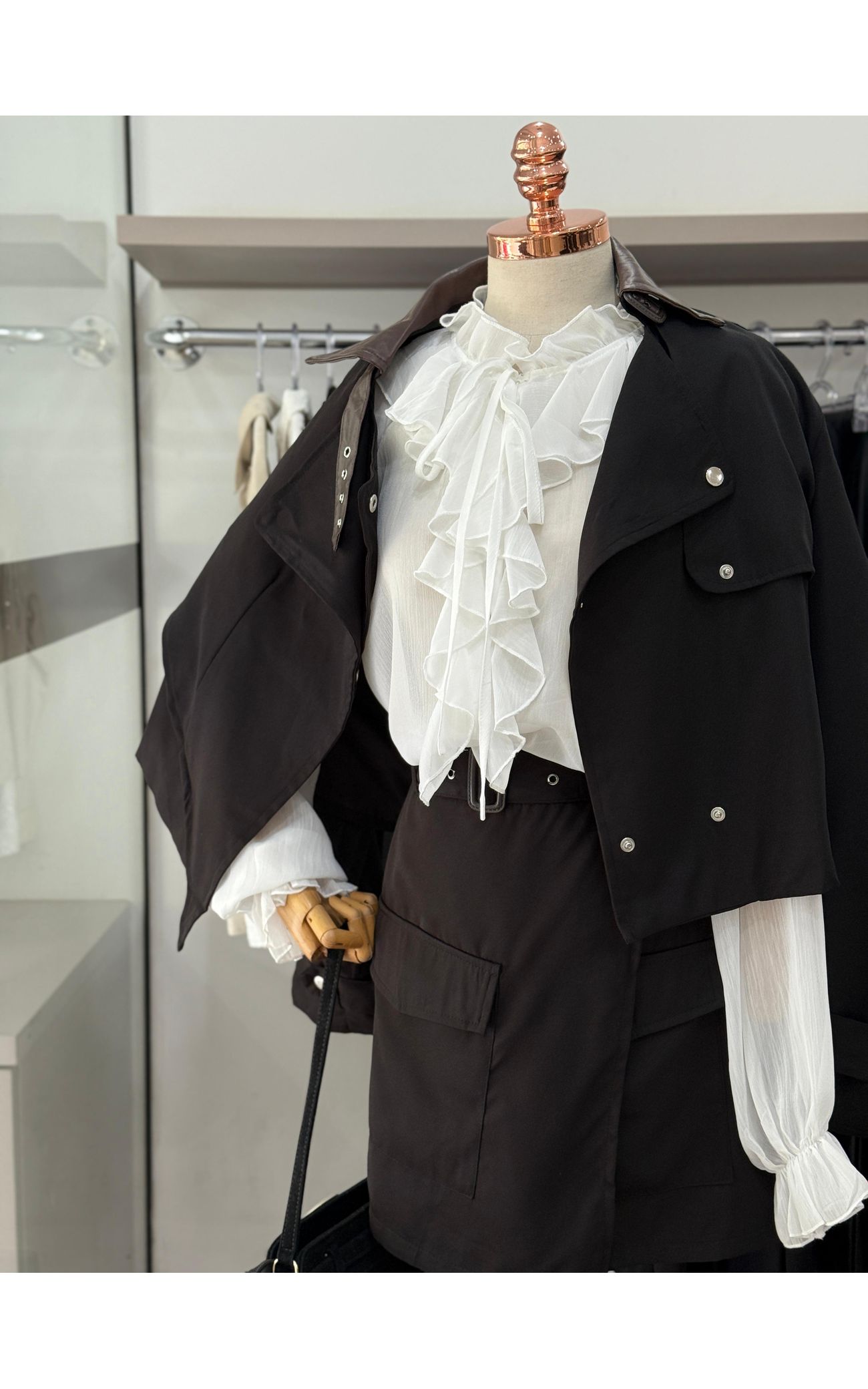 Conjunto Trench Coat - Detalhes Couro - Preto 