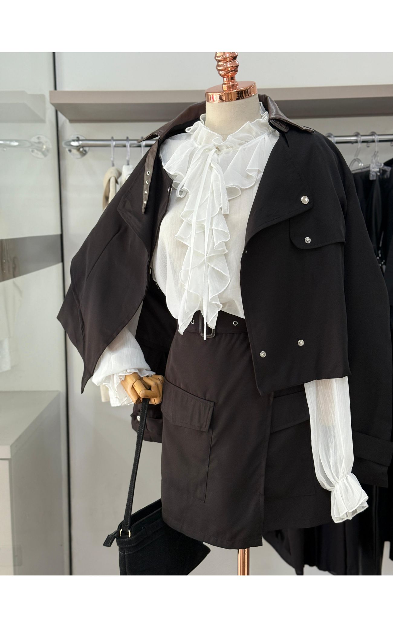 Conjunto Trench Coat - Detalhes Couro - Preto 