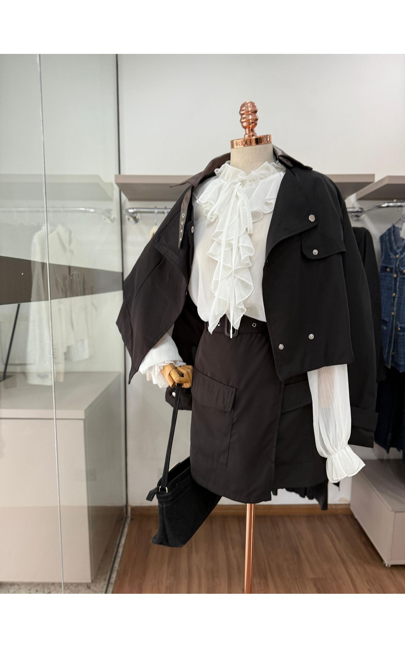 Conjunto Trench Coat - Detalhes Couro - Preto 