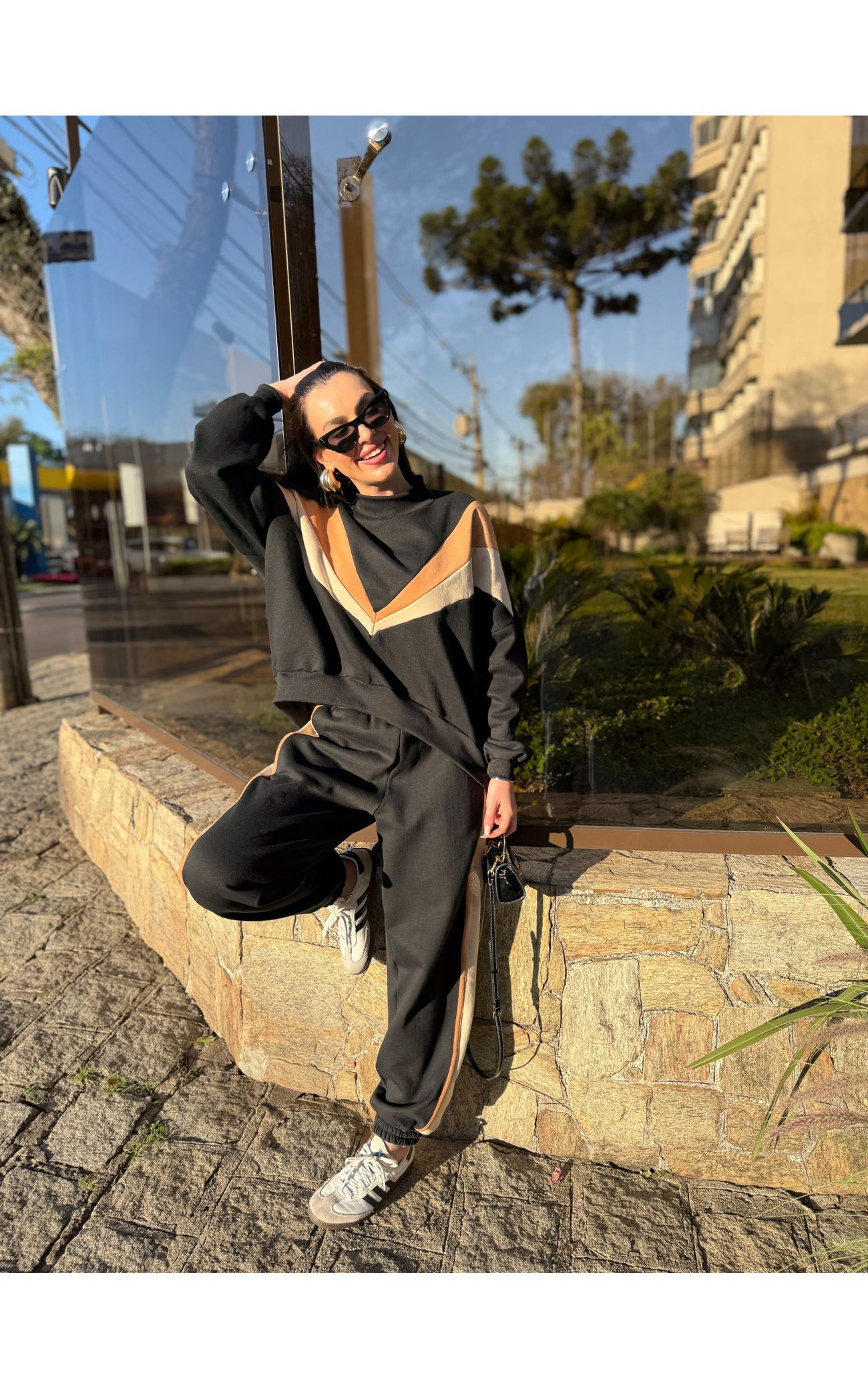 Conjunto Moletom Preto e Cappuccino 