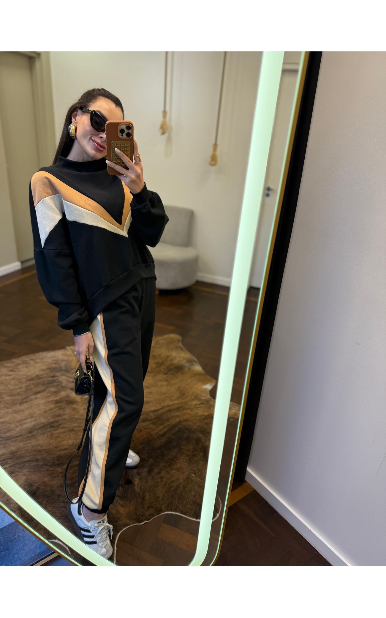 Conjunto Moletom Preto e Cappuccino 