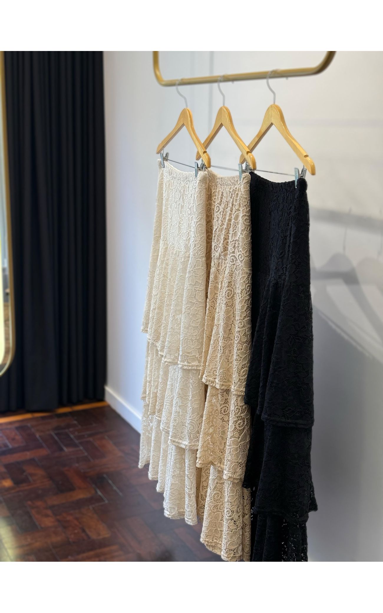 Saia Longa Renda Camadas Lorena - Off White 