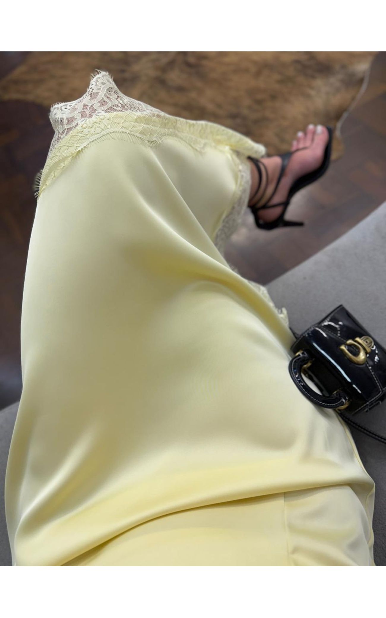 Saia Cetim e Renda Assimétrica - Amarelo Manteiga 