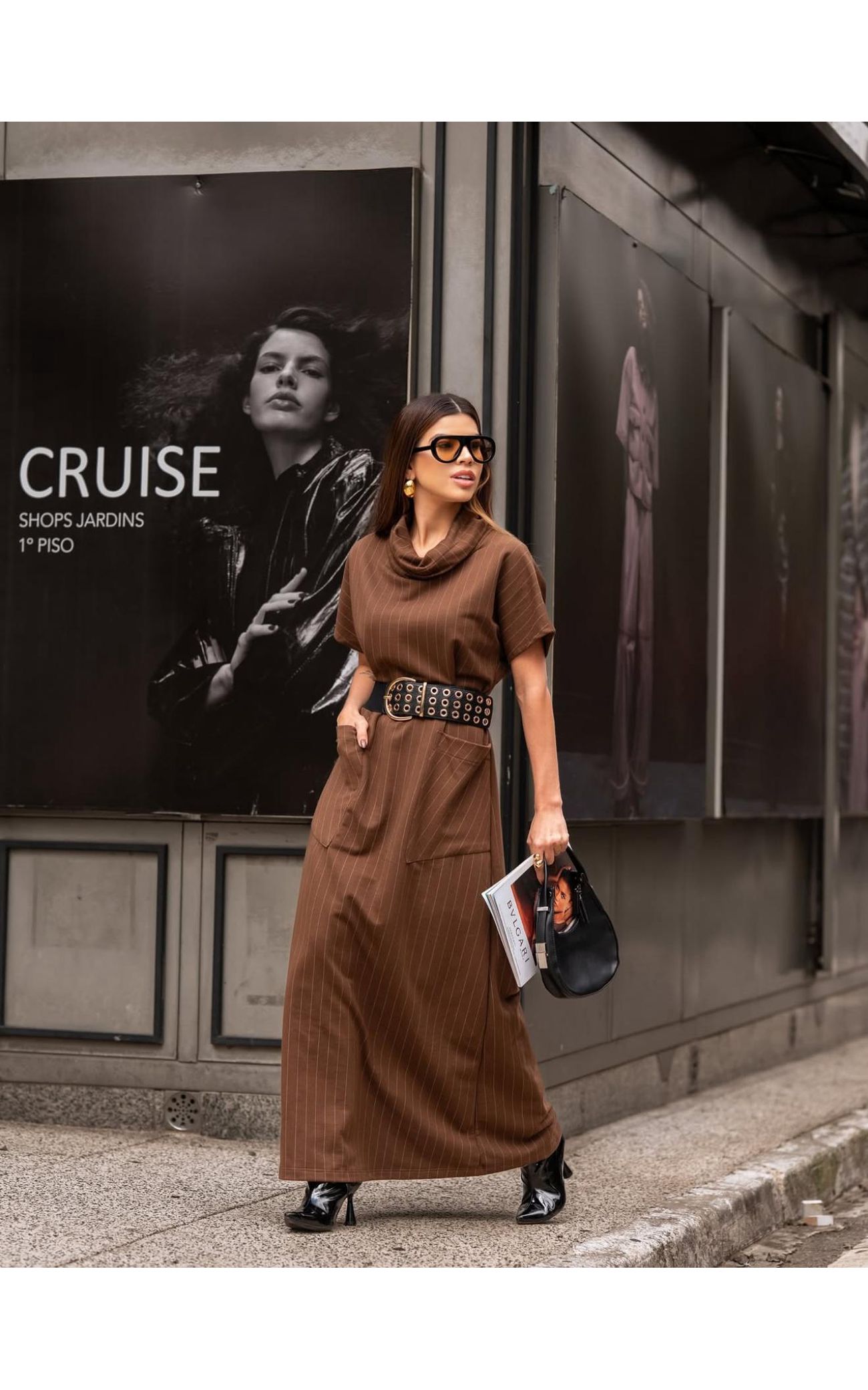 Vestido Moletom Risca de Giz - Gola Boba - Marrom 