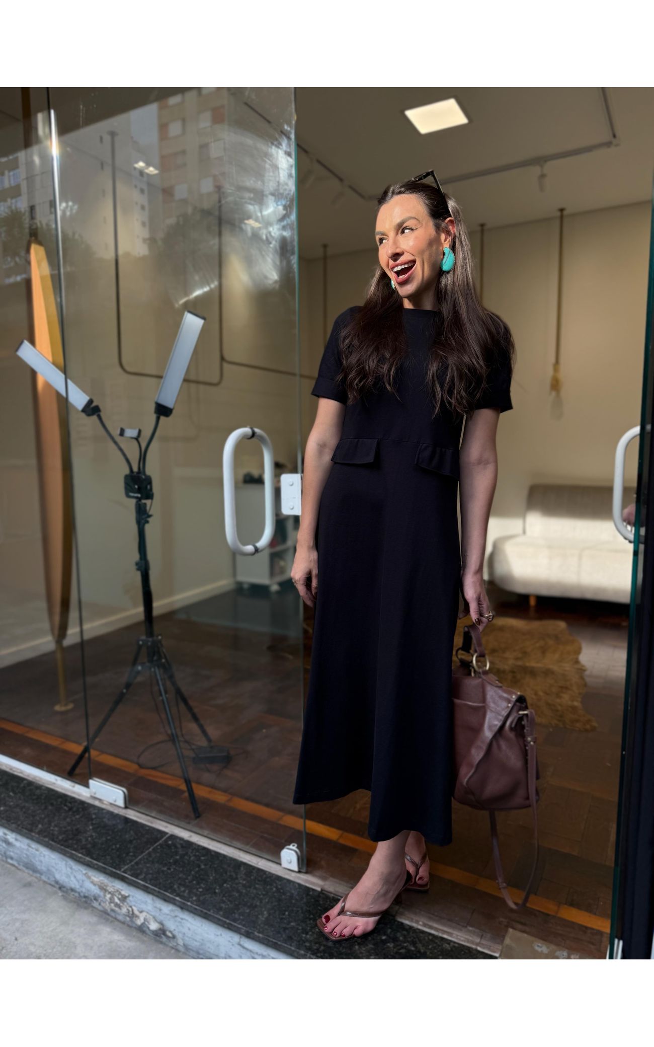 Vestido 100% Algodão Bolsos Elegance - Cor Preta