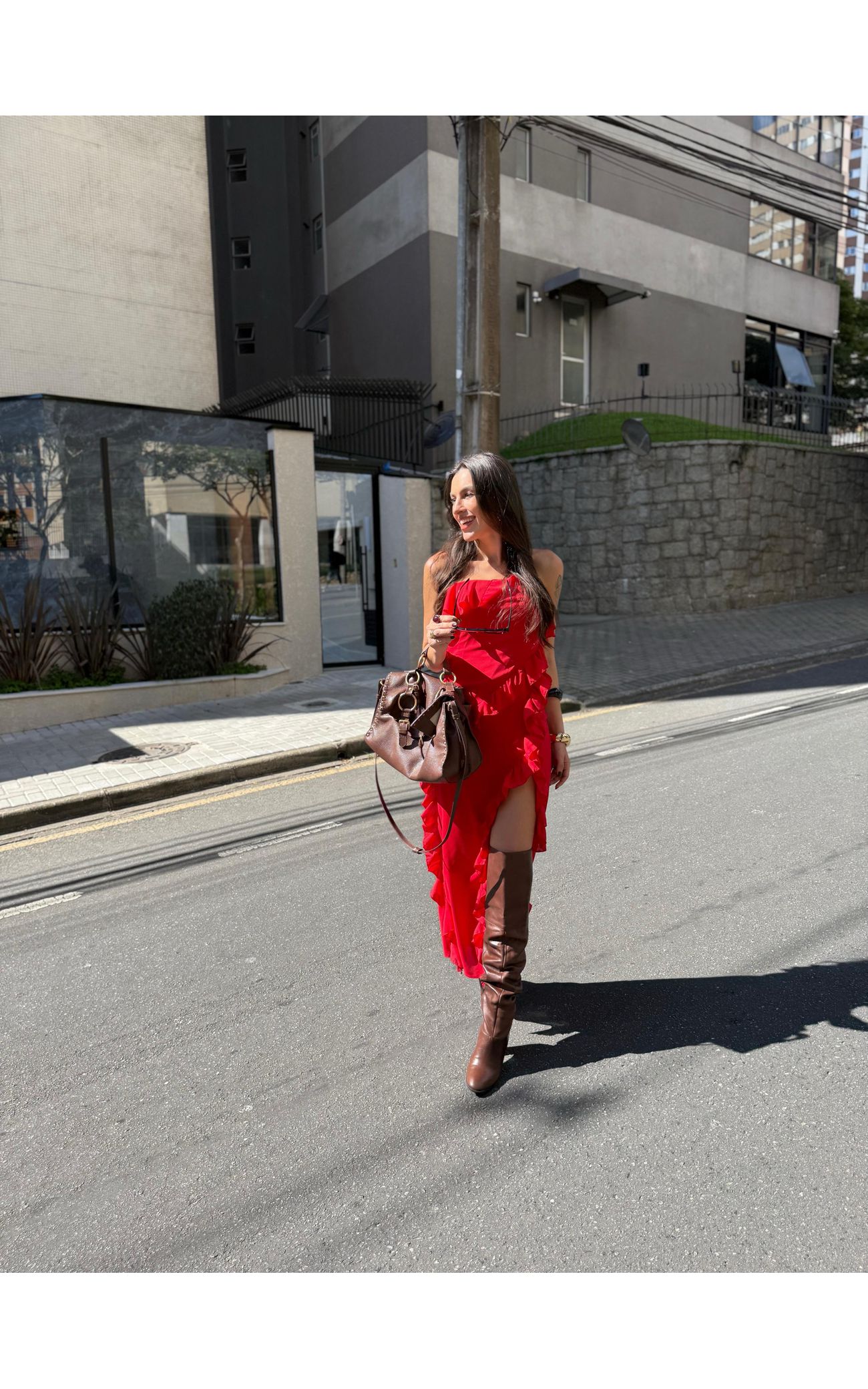 Vestido Tomara que Caia Babados e agenda Alessandra - Off White 