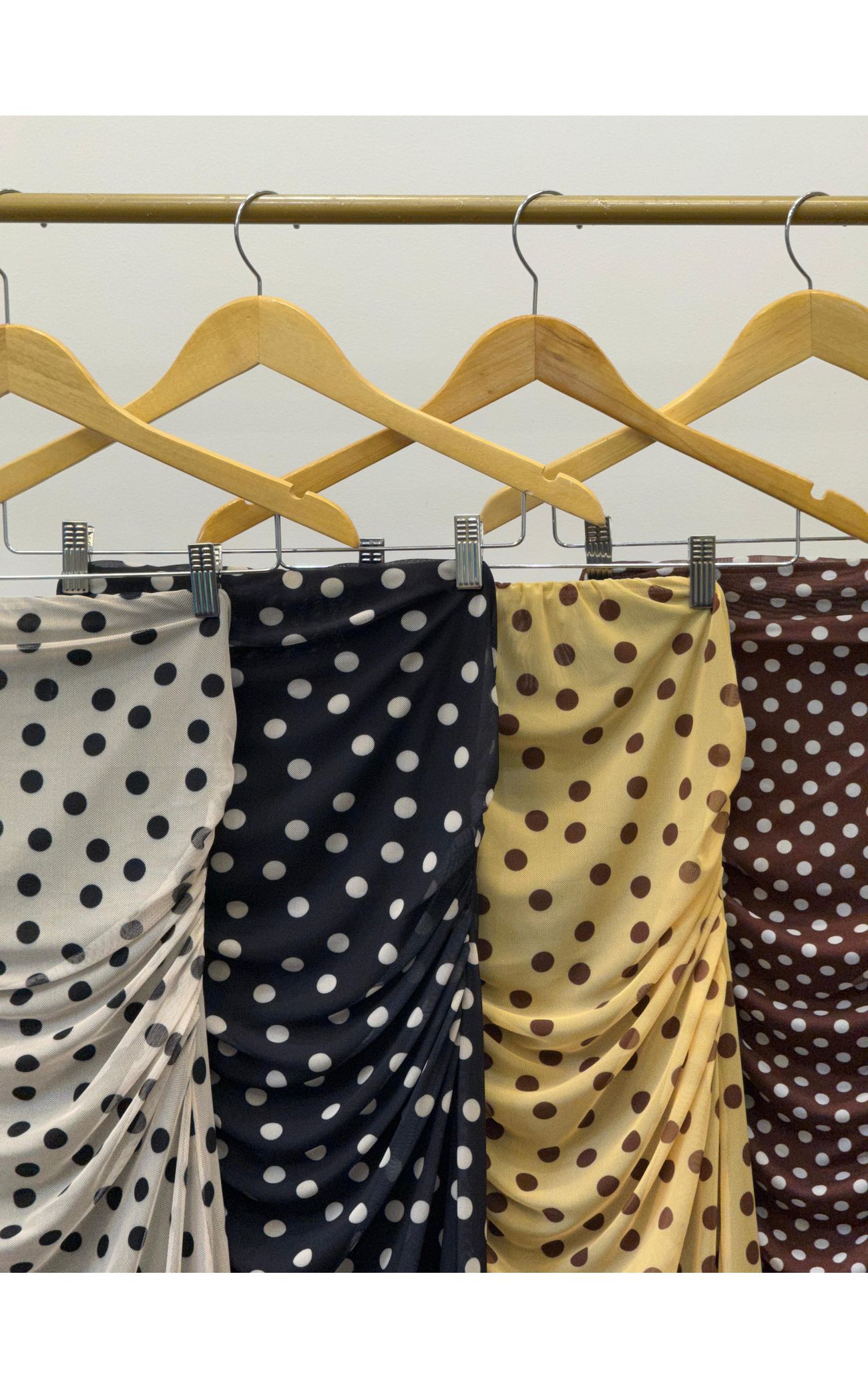 Vestido Tule Tomara que Caia Poá - Off White com Poá Preto 