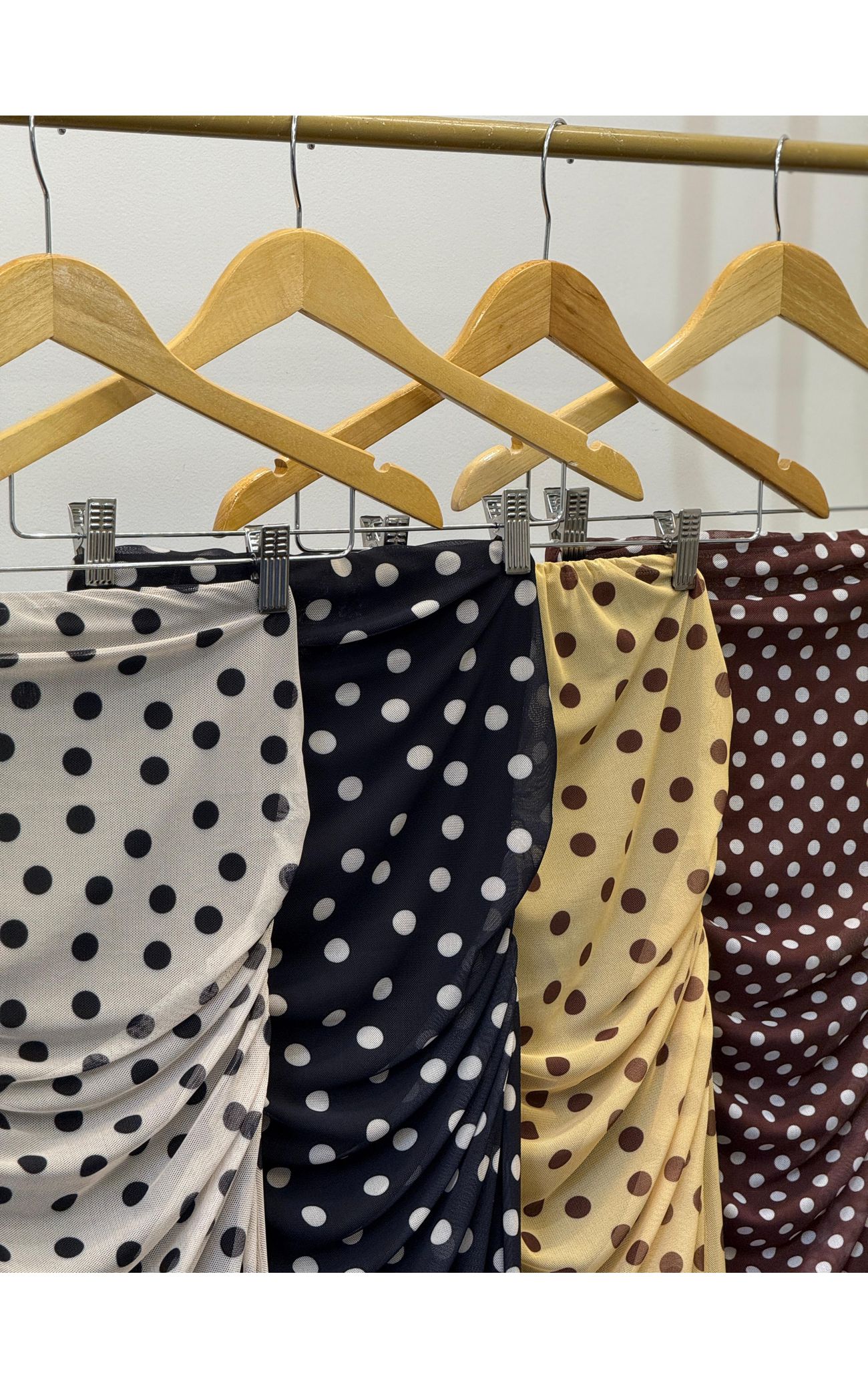 Vestido Tule Tomara que Caia Poá - Off White com Poá Preto 