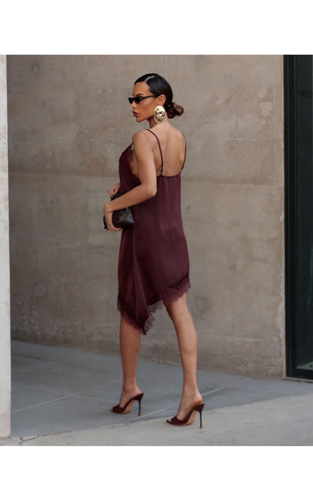 Vestido Cetim e Renda Assimétrico Brunna - Marrom