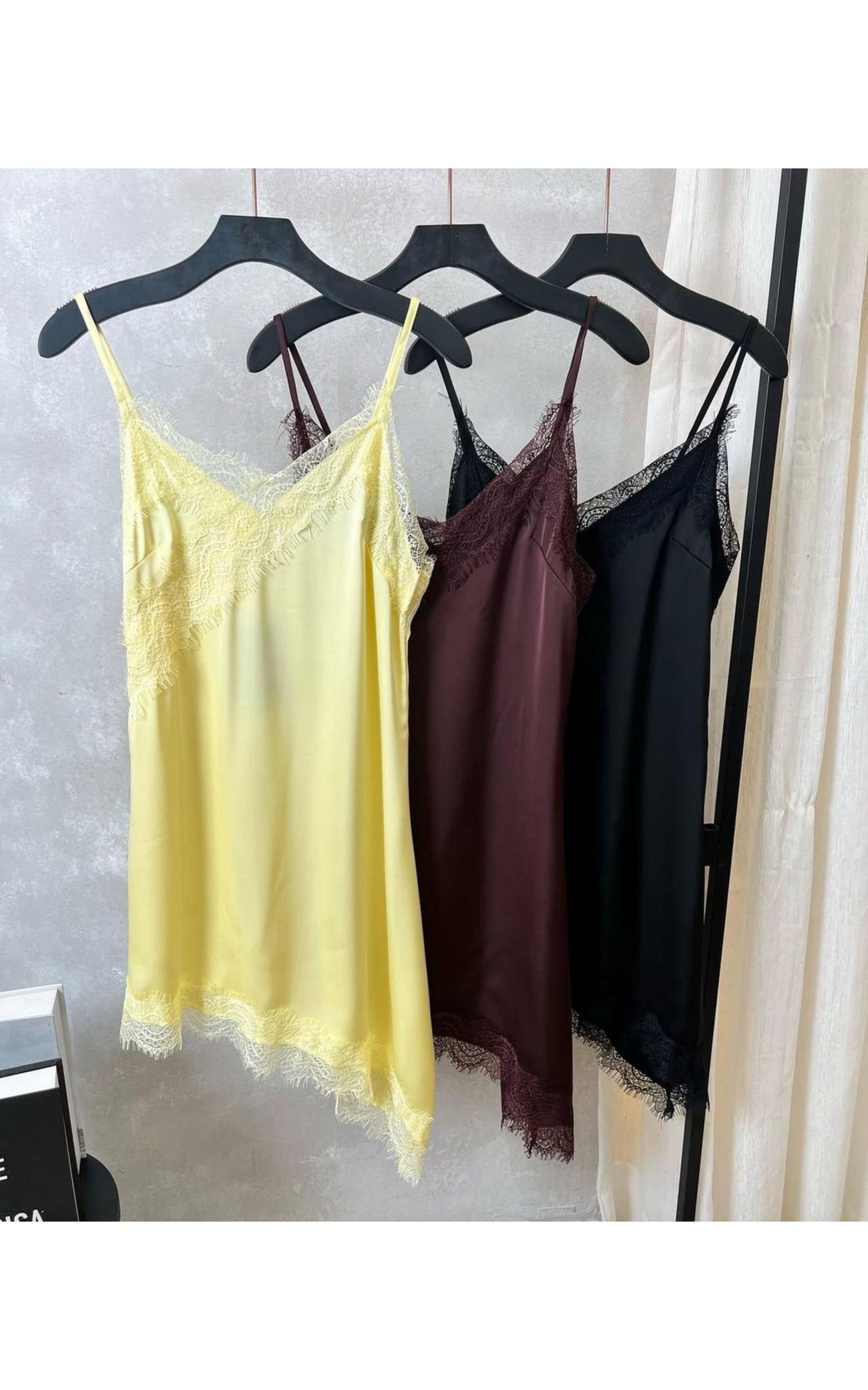 Vestido Cetim e Renda Assimétrico Brunna - Marrom