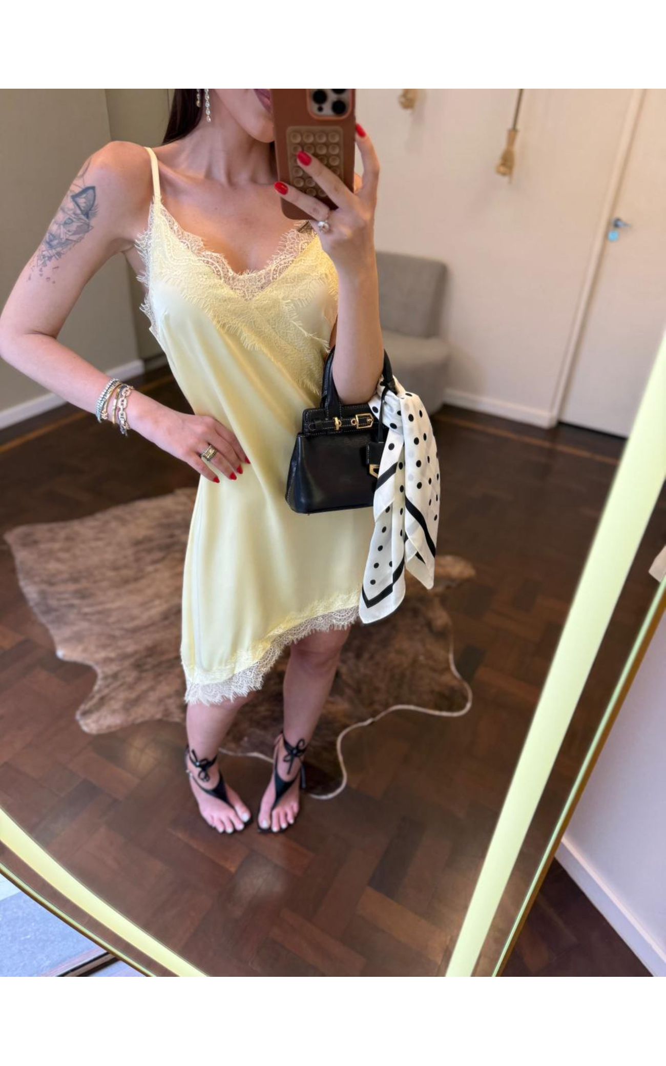 Vestido Cetim e Renda Assimétrico Brunna - Amarelo 