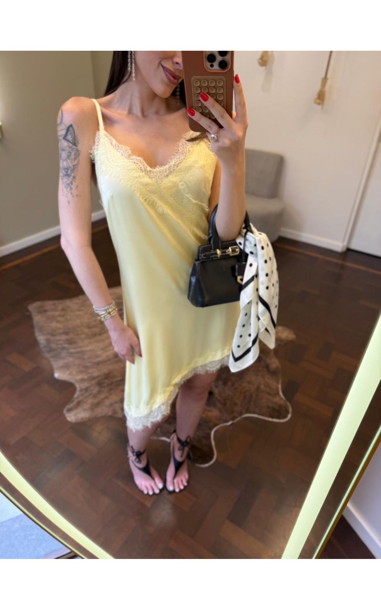 Vestido Cetim e Renda Assimétrico Brunna - Amarelo 