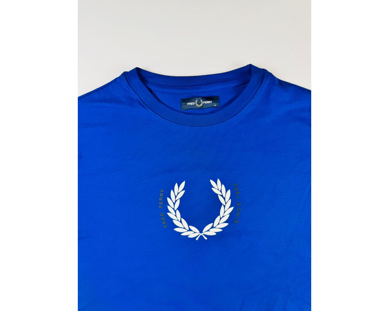 Camiseta Fred Perry - Azul Royal - Emborrachada