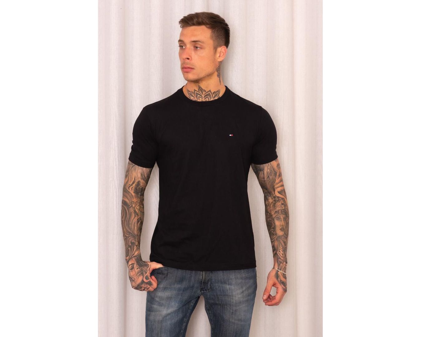 Camiseta Tommy Hilfiger - Preto 