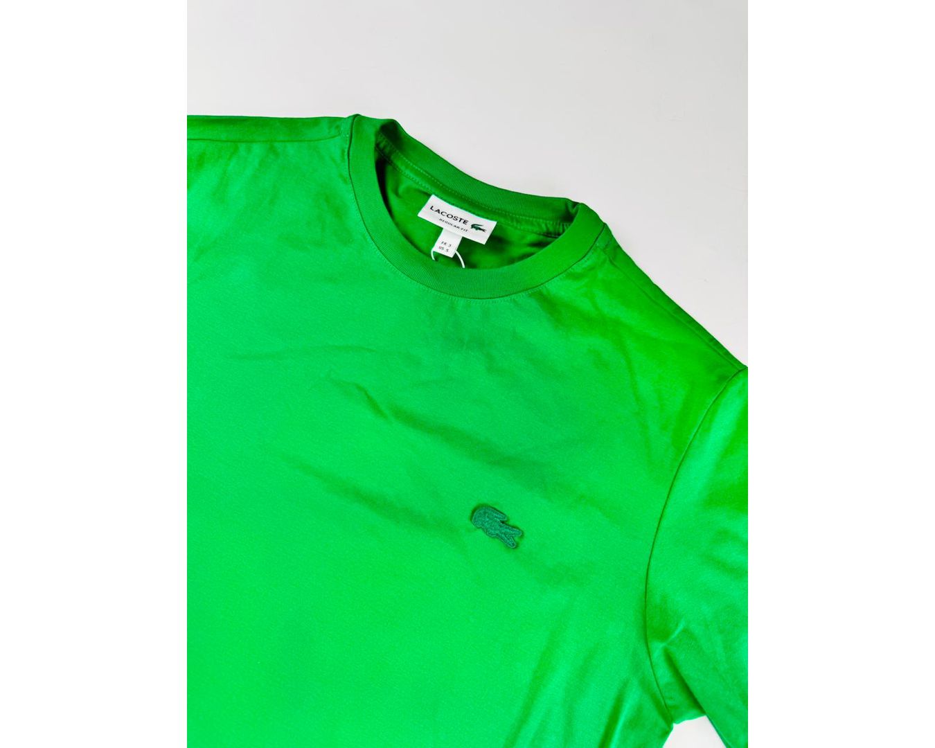 Camiseta Lacoste - Monocromática 