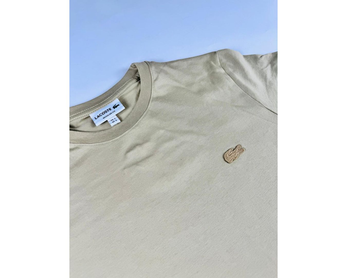 Camiseta Lacoste - Monocromática 