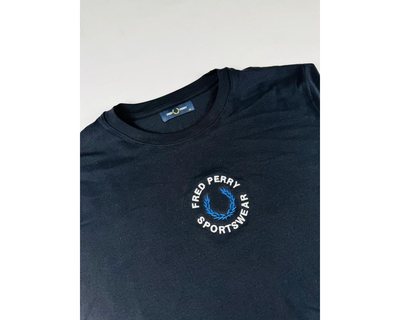 Camiseta Fred Perry - Preta - Bordada