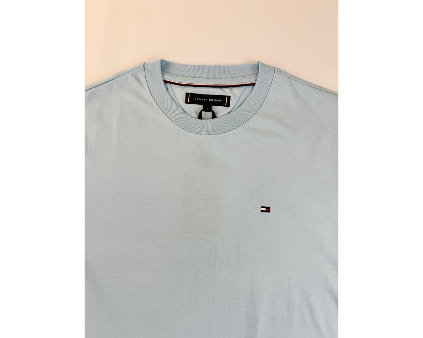 Camiseta TommY Hilfiger com Bag 