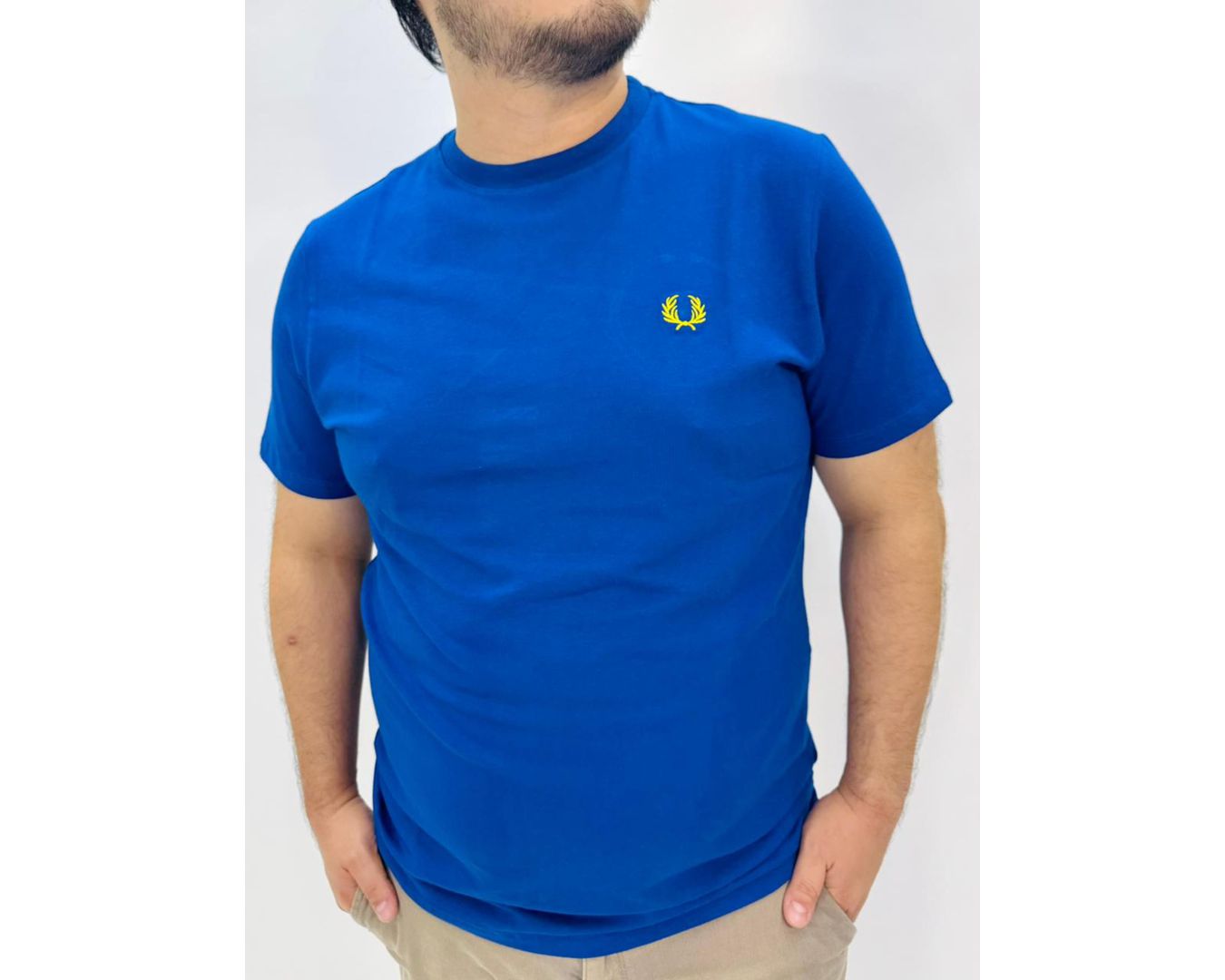 Camiseta Fred Perry - Azul Royal Logo Amarela - Egípcia