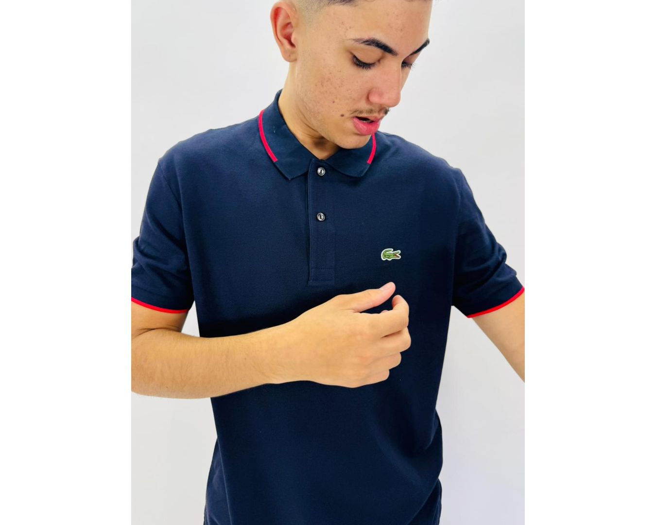 Gola Polo Lacoste Diferenciada Importada - Marinho com Detalhe vermelho na Gola 