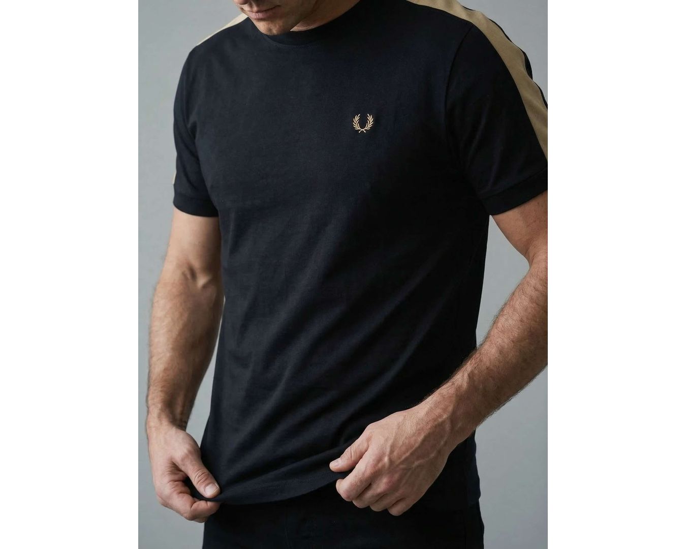 CAMISETA FRED PERRY- PRETO