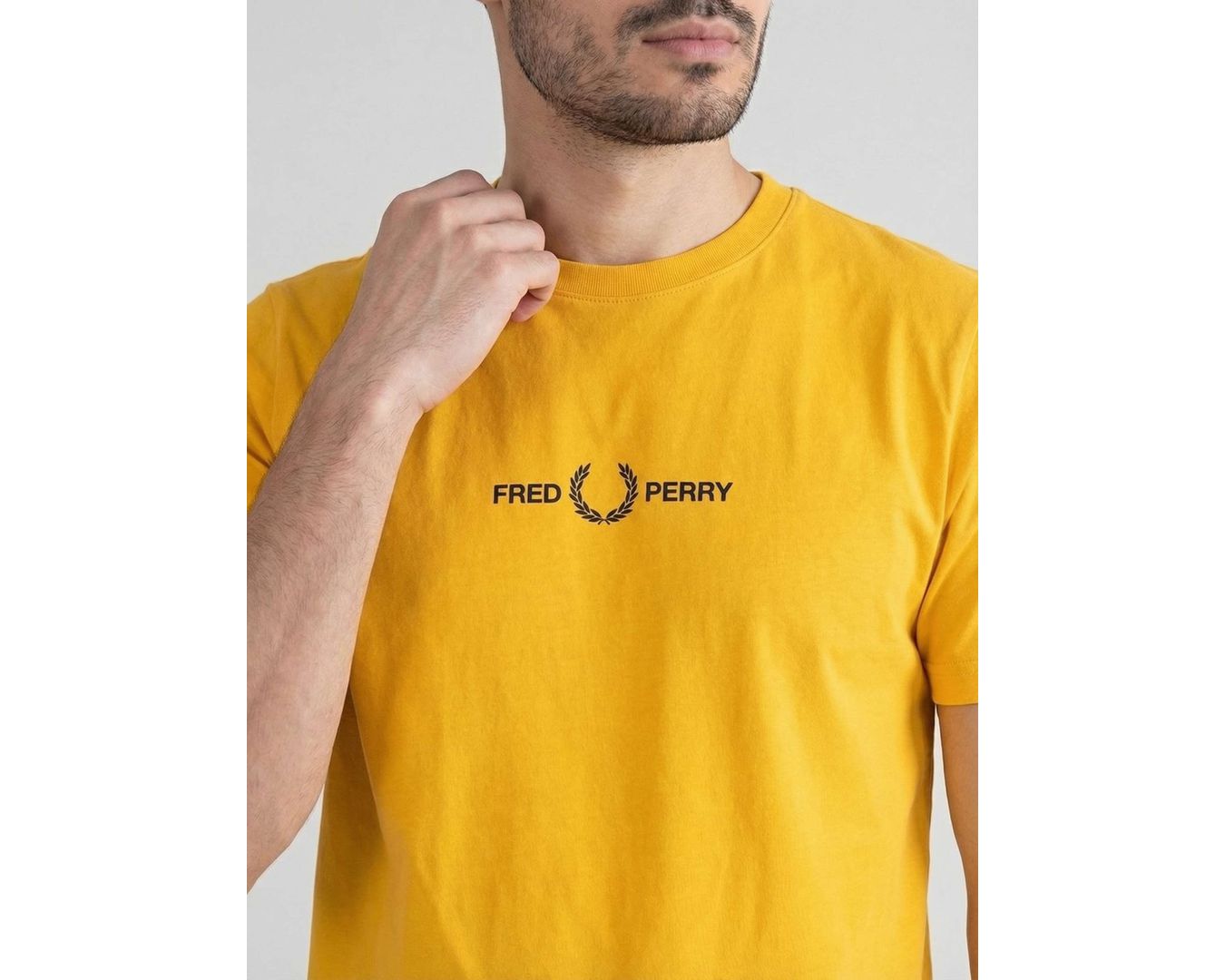 CAMISETA FRED PERRY AMARELO COM LOGO PRETO