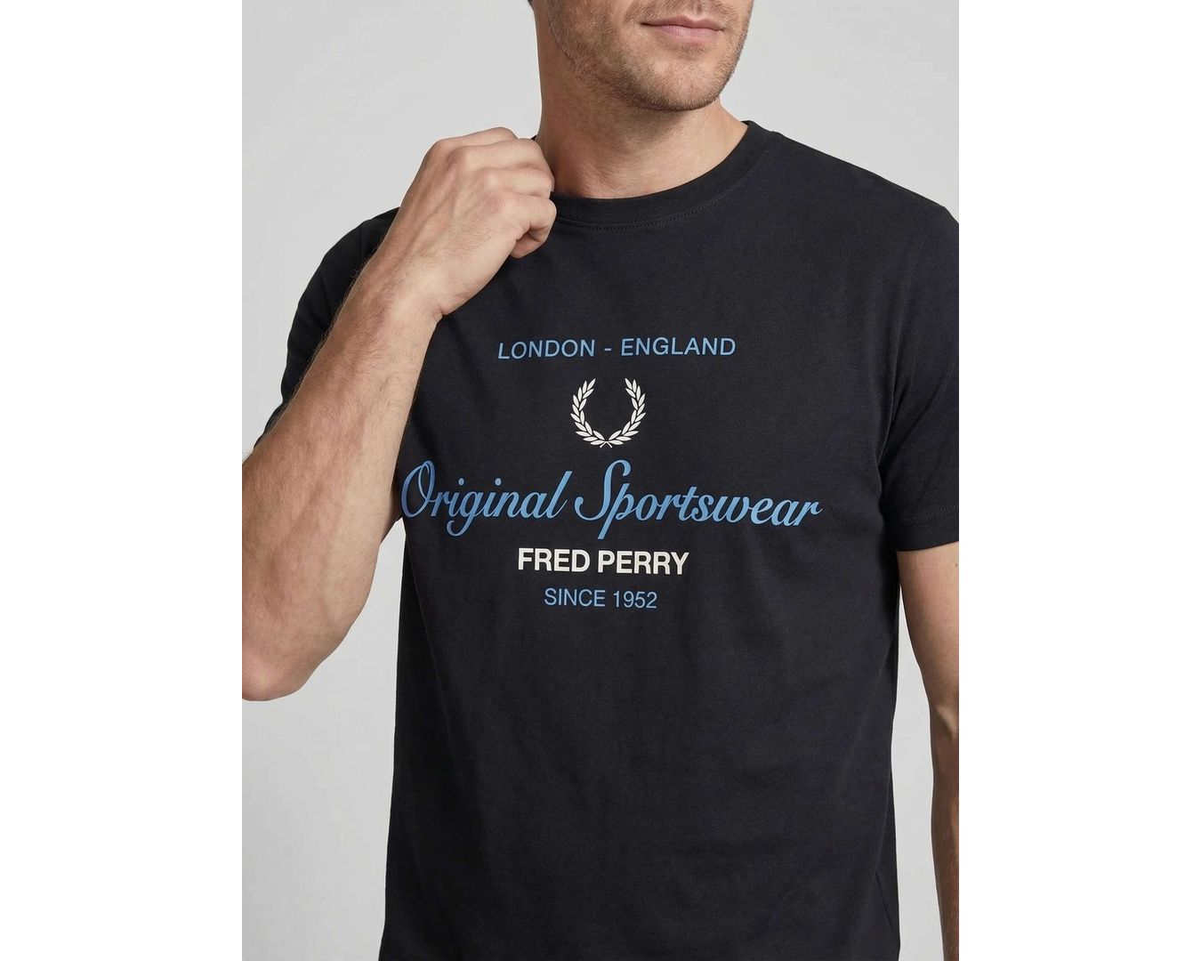 CAMISETA FRED PERRY PRETO 