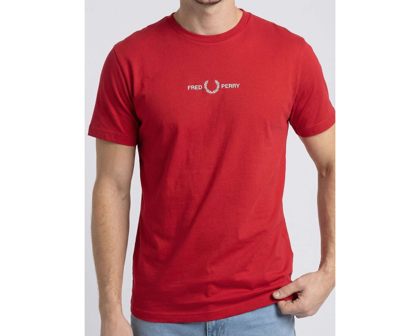 CAMISETA FRED PERRY VERMELHO COM LOGO BRANCO